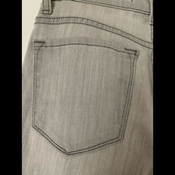 J brand light gray distressed jeans, great shape, Made in California, size 26 - Picture 4 of 10